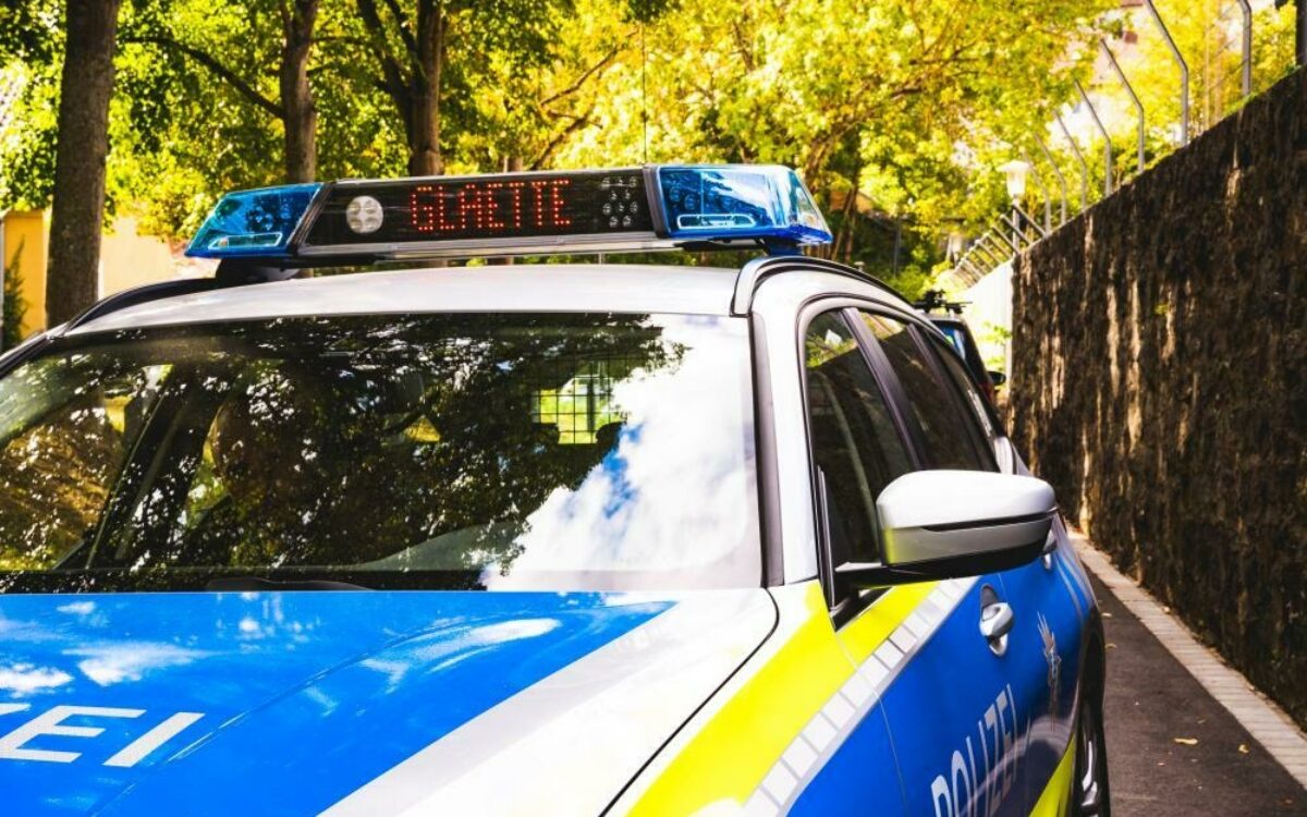 Polizeiauto vorne A4 Polizeiauto vorne A4